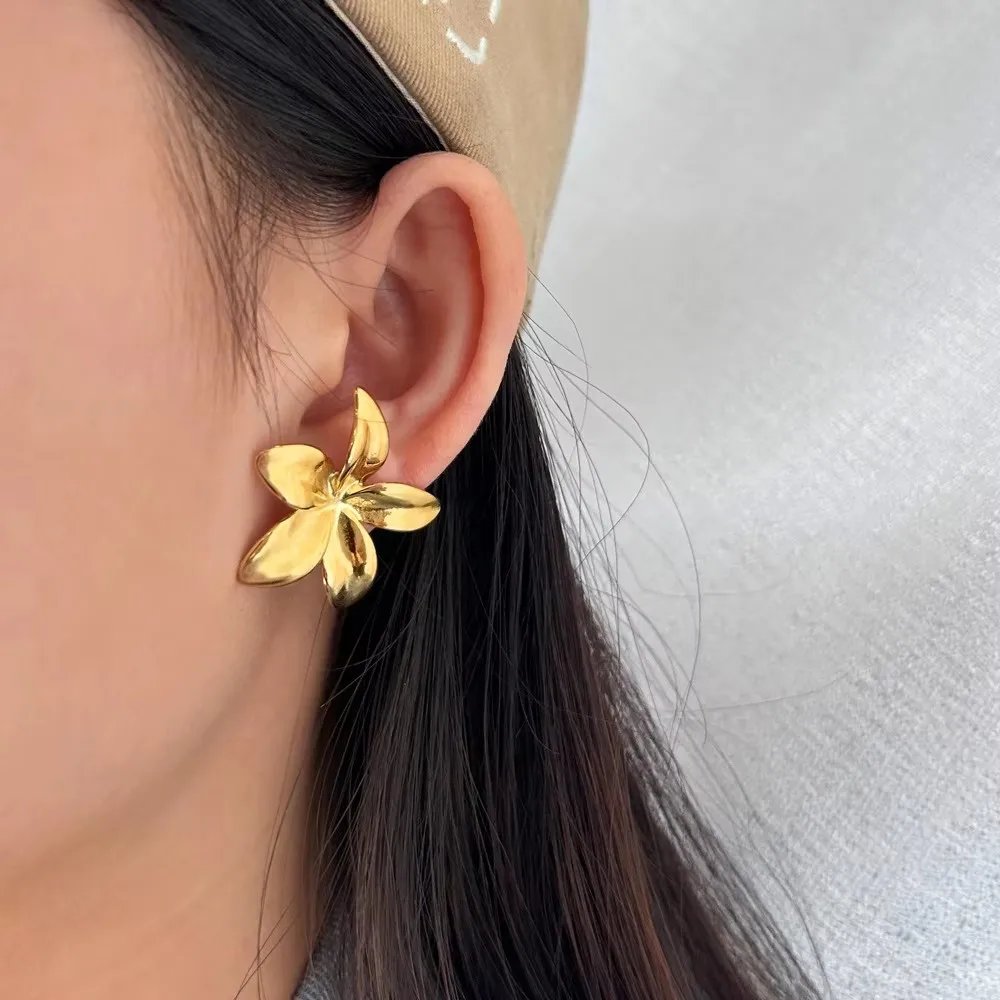 Light Luxury French Gold Color Flower Studs Snail Shell Ear Hoops Stainless Steel Fan-shape Zircon Texture Stud Earrings Jewelry