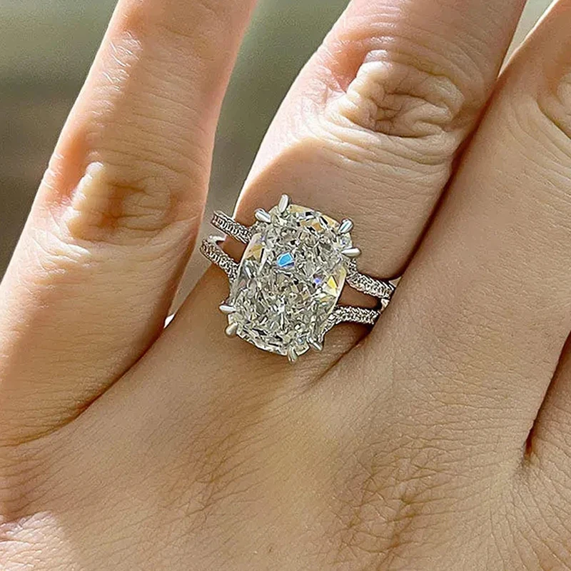 Huitan Women Wedding Rings with Big Crystal Cubic Zirconia Silver Color Aesthetic Proposal Rings for Girlfriend Luxury Jewelry