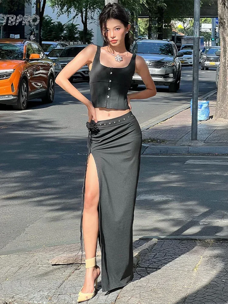 

Женский комплект из двух предметов, топ на бретельках с квадратным вырезом, пикантный жилет без рукавов, кружевная юбка макси с разрезом, весна 2024