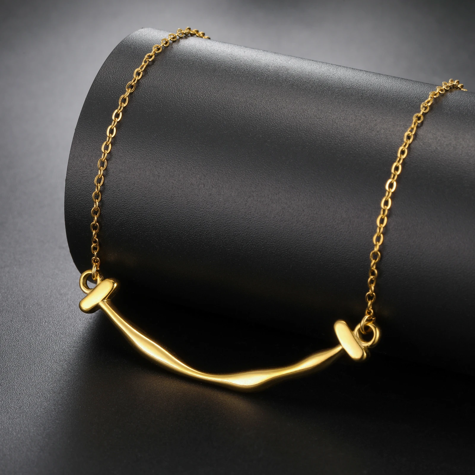 Lächelnde Anhänger Halskette Großhandel Edelstahl Gold Farbe elegante modische Kette Halsketten für Frauen Mädchen trend igen Schmuck