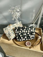Embroidered Daisy Flower Floral Cosmetic Bag Portable Travel Bag Carry On Makeup Bag Skin Care Bag Toilet Bag Gift Box Women 1