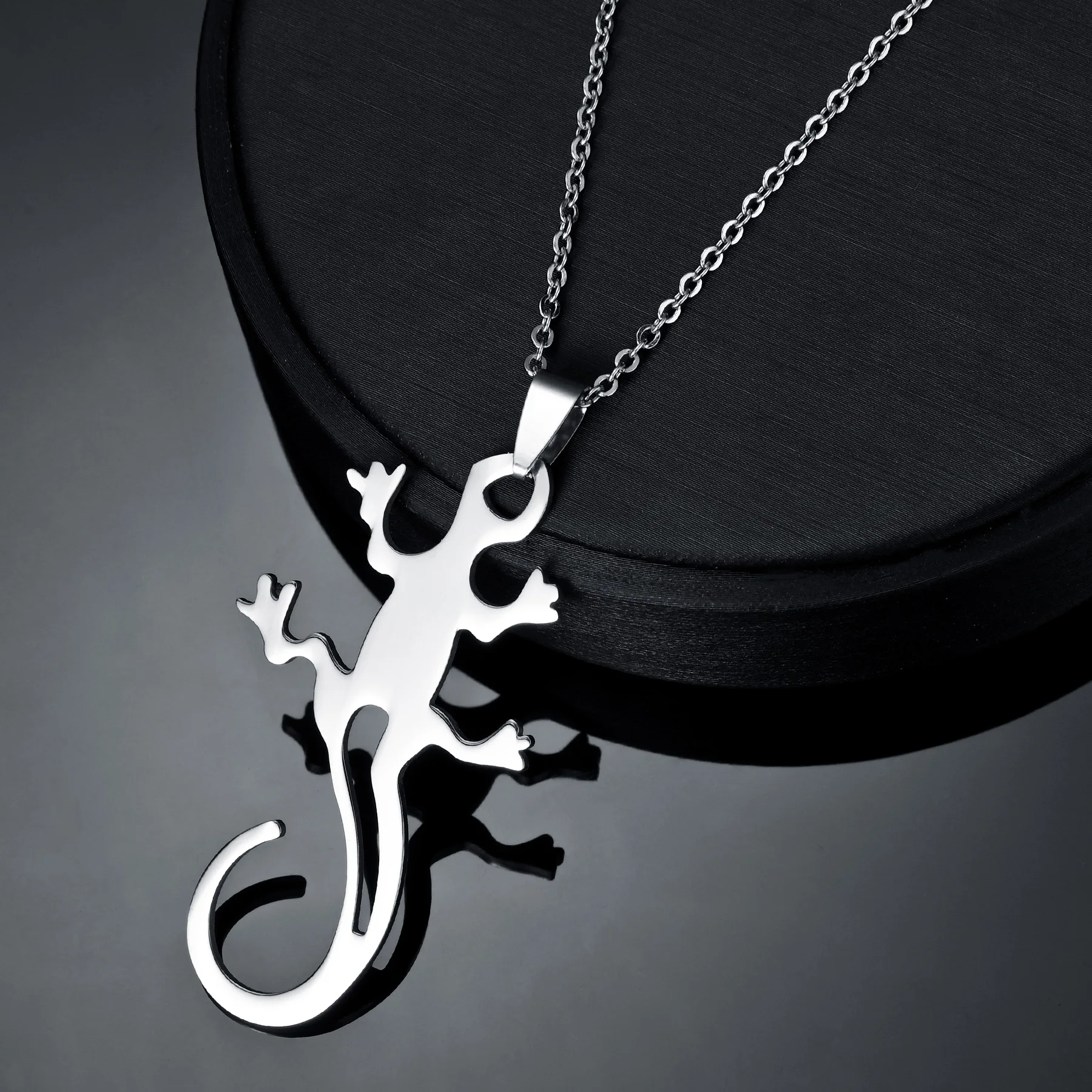 

Animal Gecko Male Pendant for Men Stainless Steel Modern Trendy Geometric Stacking Streetwear Necklace Punk Rock Student Jewelry