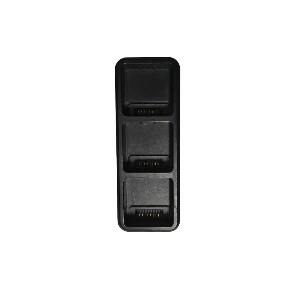 Chargeur rapide 100W pour batterie drone connecté à trois batteries, hub intelligent GaN en action.