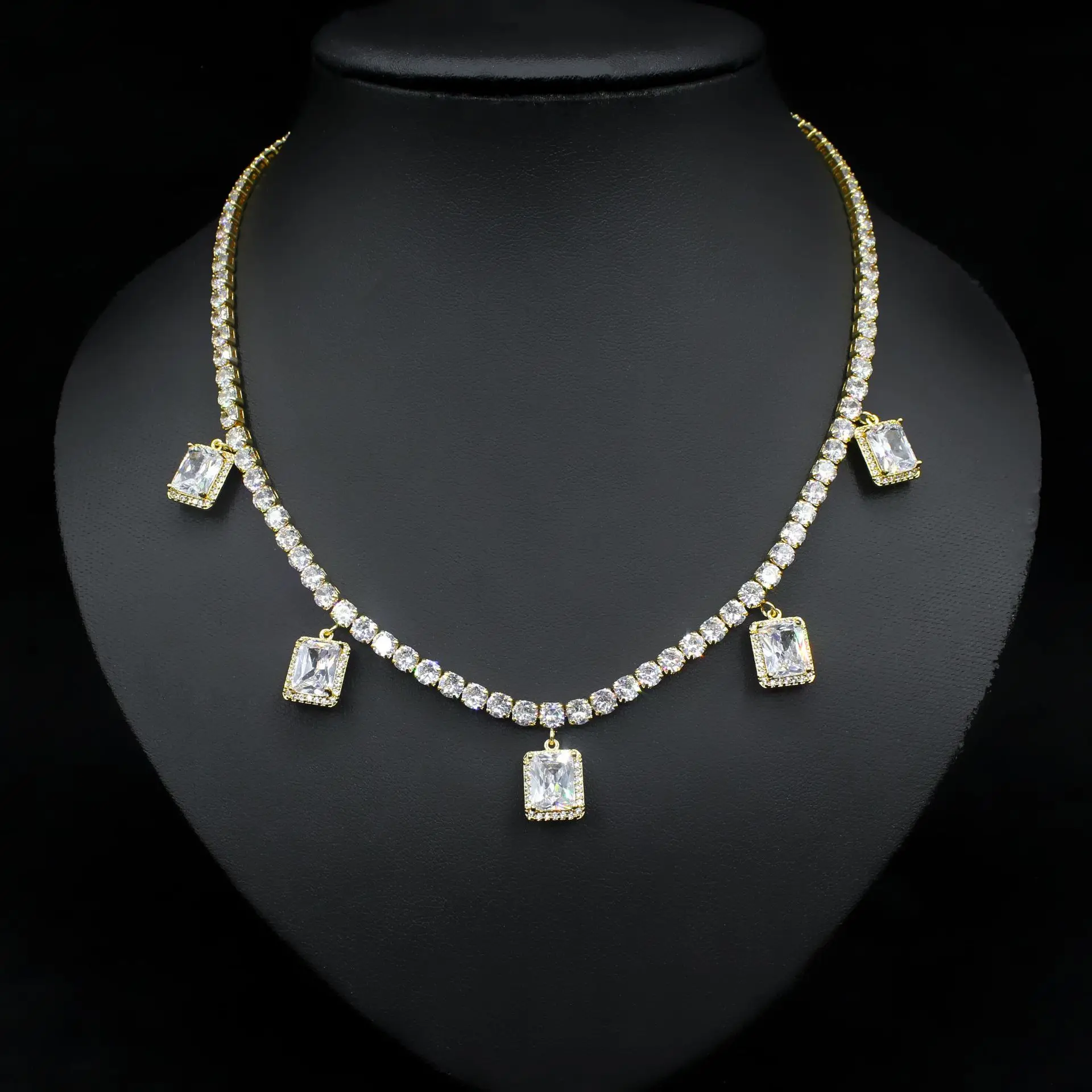 

Funmode Cross-border Explosive Simple Temperament Zircon Pendant Necklace Collarbone Chain Luxury Fashion Wedding Dress FS353