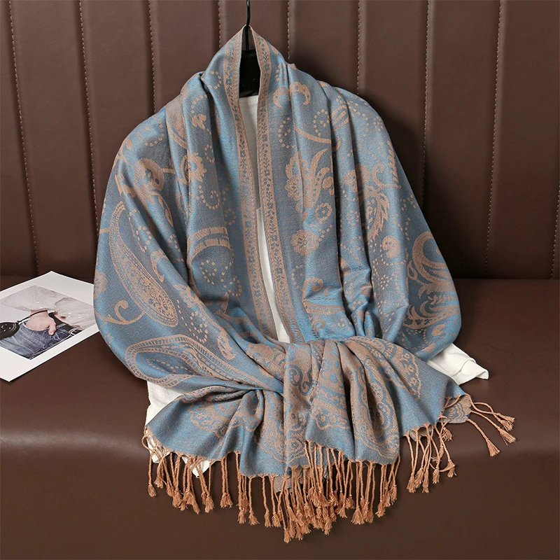Pashmina reversibile Sankya multicolore in viscosa. Motivo paisley marrone e blu. - Italia Pashmina reversibile Sankya multicolore in viscosa. Motivo paisley marrone e blu. - Italia