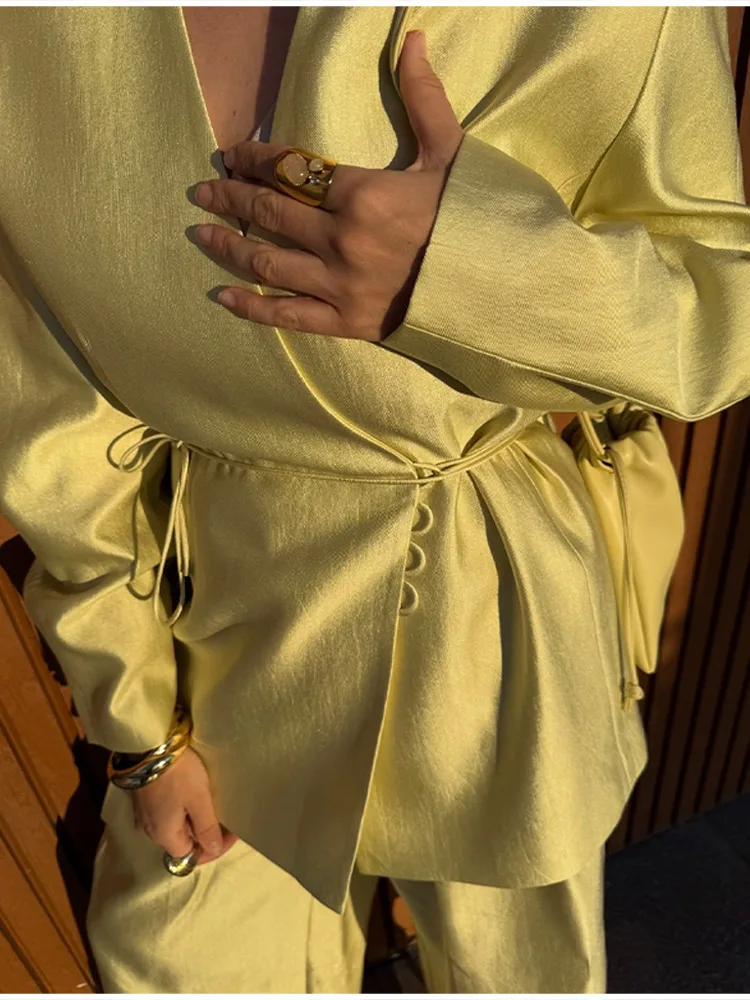 Luxuriöses Satin-Hosenanzug-Set für Damen, Eleganter Taillengürtel, V-Ausschnitt, Langarm-Mantel, Büro- und Alltagskleidung – Detail 11