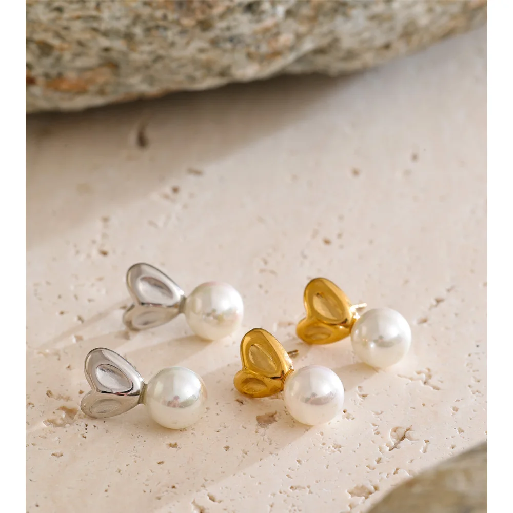 Yhpup Small Heart Stud Earrings