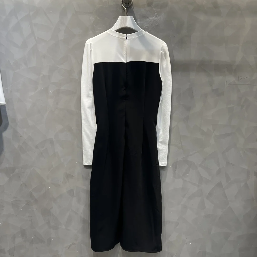 

2023 Autumn/Winter New Round Neck Black and White Spliced Fake Two Piece Set Long Sleeve Dress with Triangle Decorative Bubble S