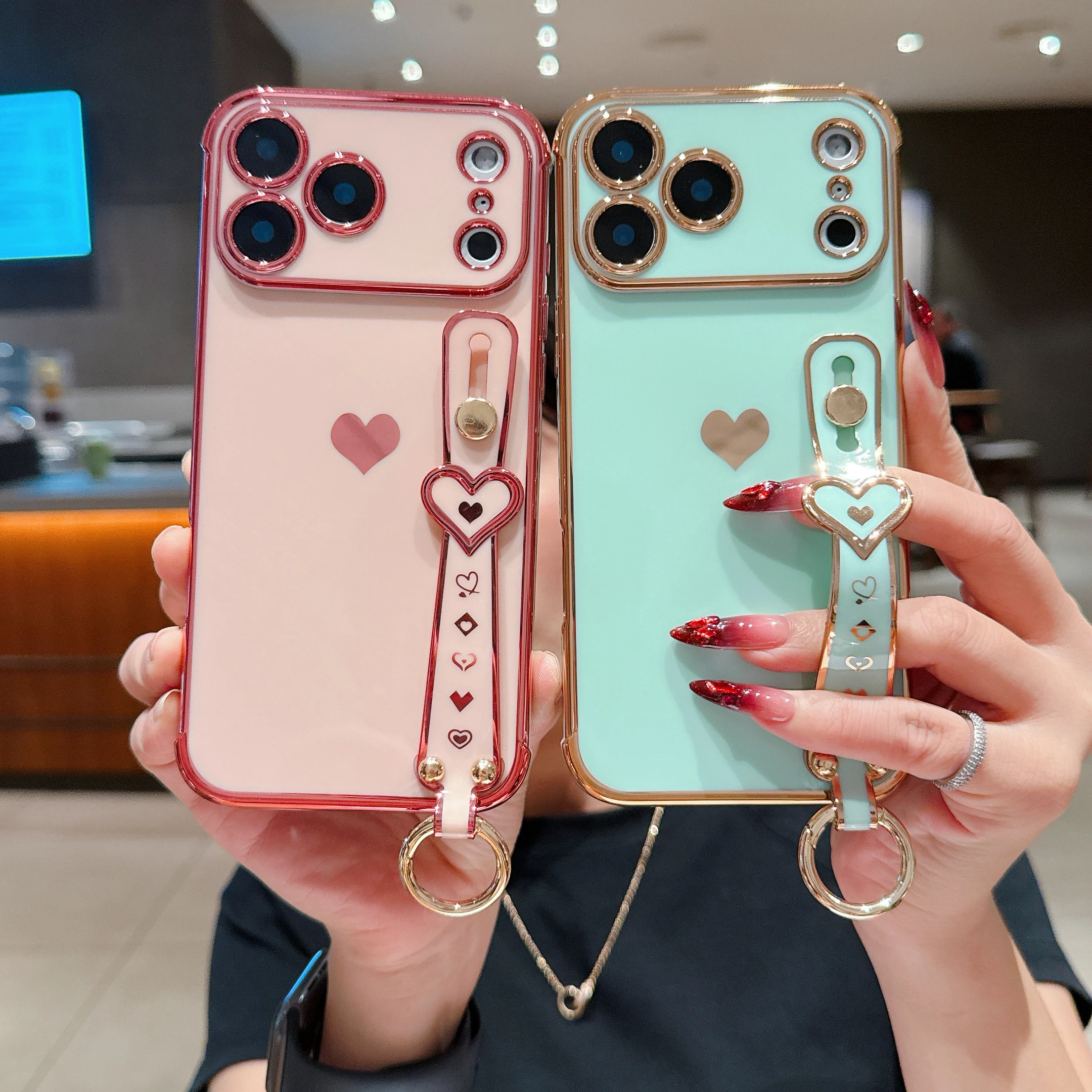 Herzförmige Handgelenkriemen-Hülle für iPhone 17 Pro, 16, 15, 14, 13, 12, 11 Pro Max, X, Xs, XR Max, 12, 13 Mini, 14, 15, 16 Plus – Premium Fashion Cases – Detail 31