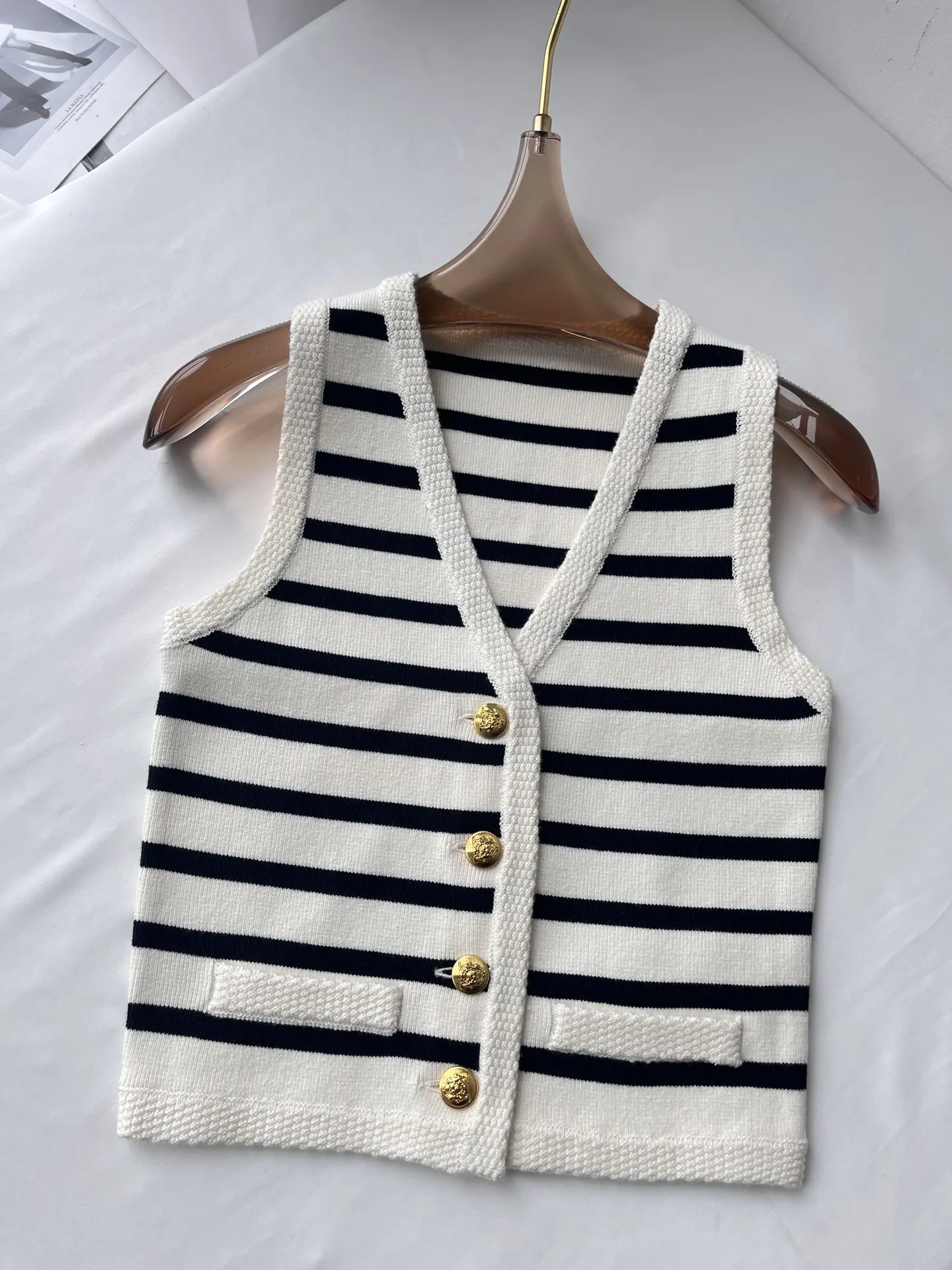 

2023 High Quality V Neck 20% Wool Striped Knitted Vest