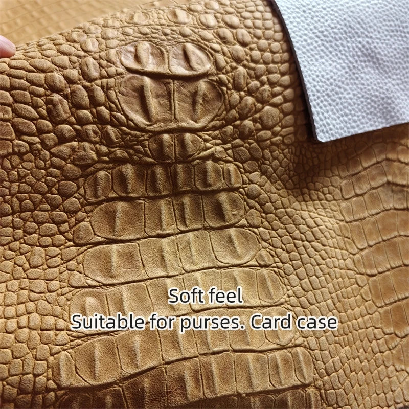 1mm 노란색 갈색. 청록색 악어 소가죽. 첫 번째 레이어 가죽. 진짜 가죽 원단..