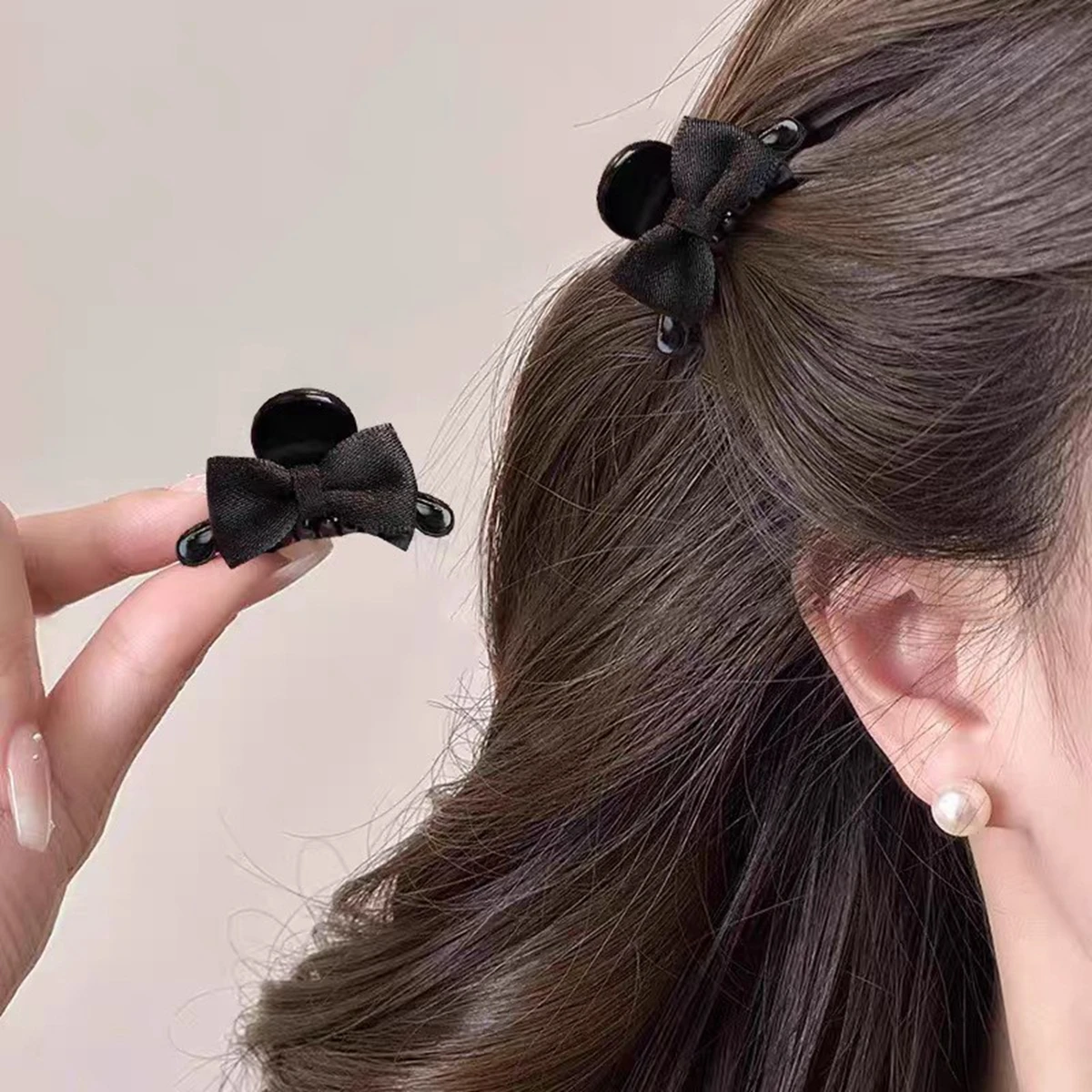 2 Stück Schwarze Satin-Schleifen-Haarspangen für Frauen, Niedliche Mini-Schleifen-Haarklammern, Y2K Haaraccessoires für Zöpfe und Tägliche Frisuren S – Detail 7