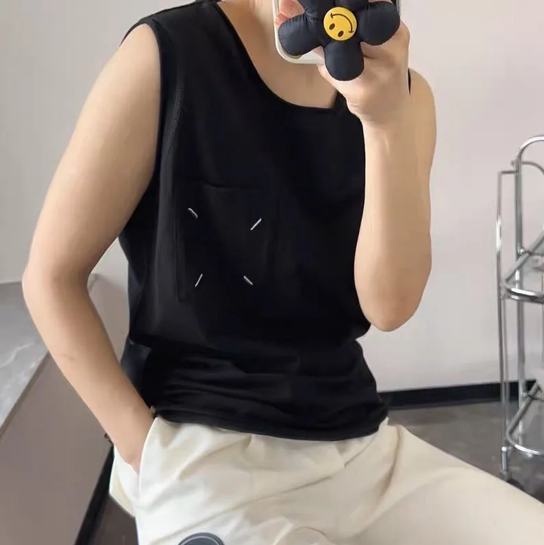 

141132 Fashion Classic Luxury Designer cloth Comfortable & Breathable Soft Texture Vest Tank Top Women