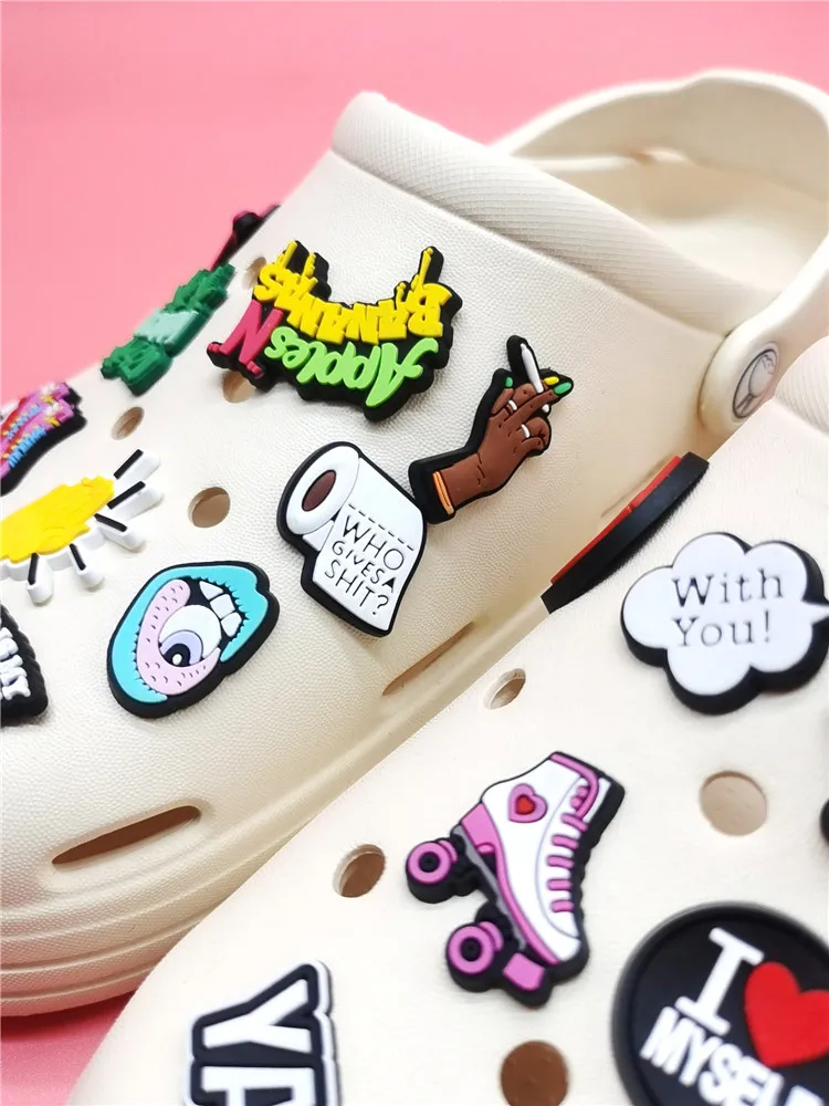 Design Roller Skates Shoe Charms PVC Buckle Decor Funny Adult Kids Garden Shoes Accessories Clog Shoes Decorations Party Gifts
