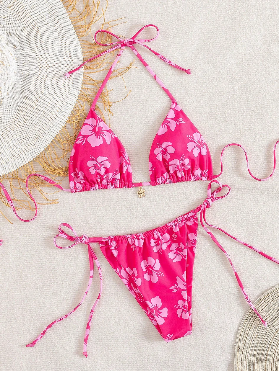 Costume da bagno donna micro bikini - Modella in spiaggia