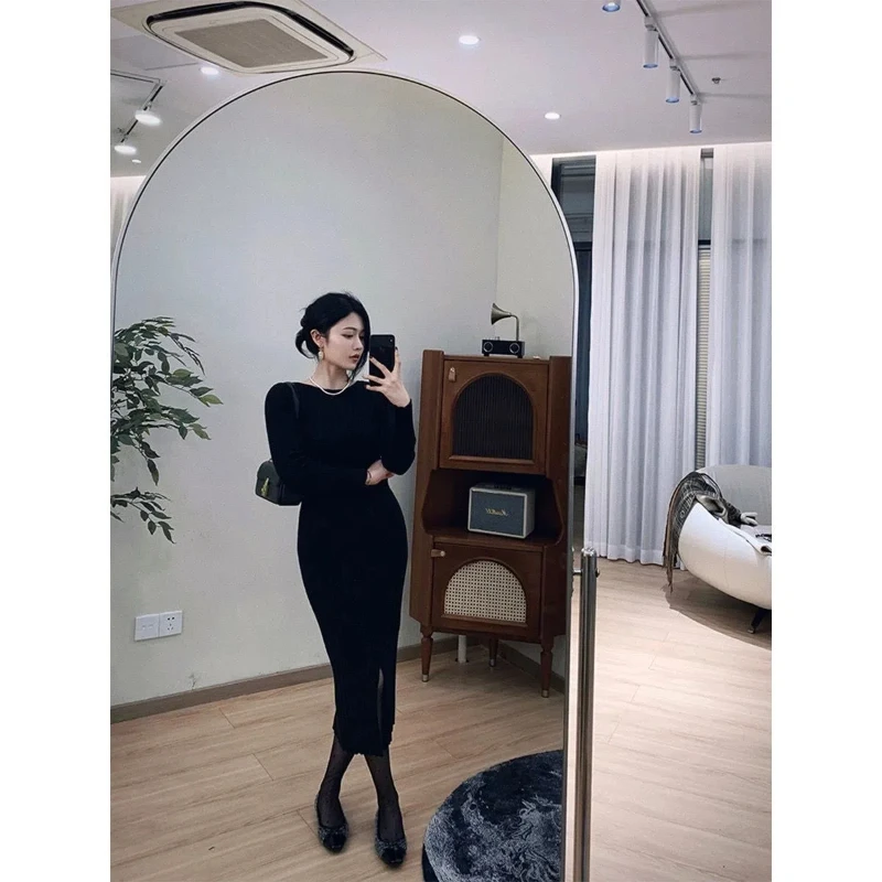 Elegant Minimalist Round Neck Knitted Dress