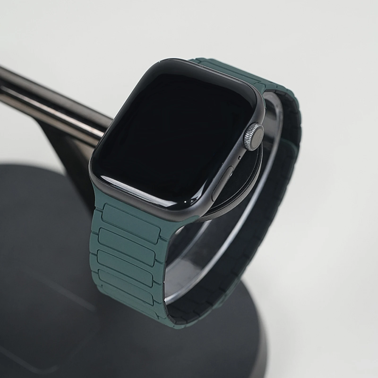 

Ремешок магнитный для Apple Watch Band 44 мм 49 мм 45 мм 38 мм 42 мм 41 мм, силиконовый браслет для iWatch Series Ultra2 9 8 7 6 5 Se 40 мм