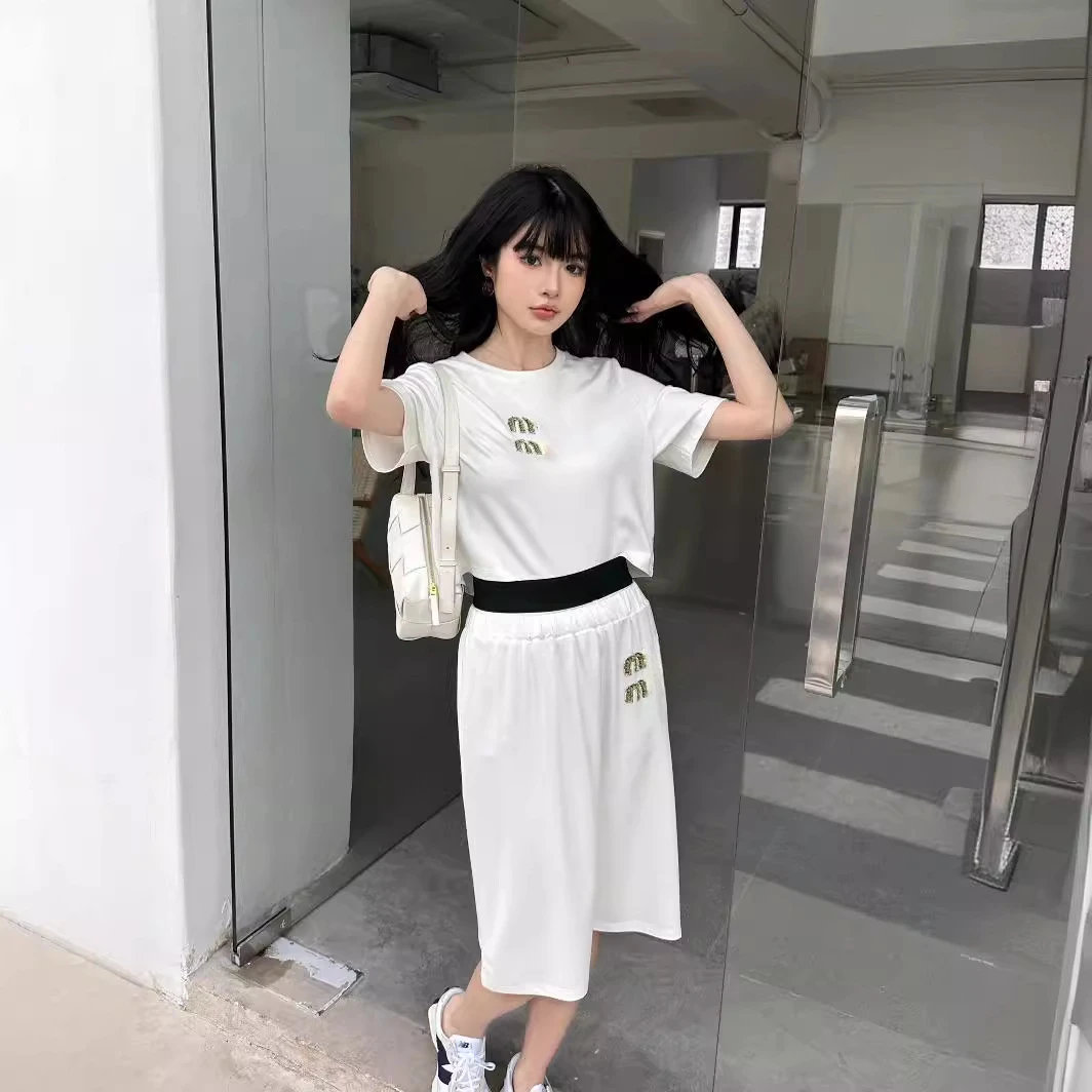 2024 Luxury Brand Spring/summer New Fashion Simple Beaded Letter Short Top + Elastic Skirt Set