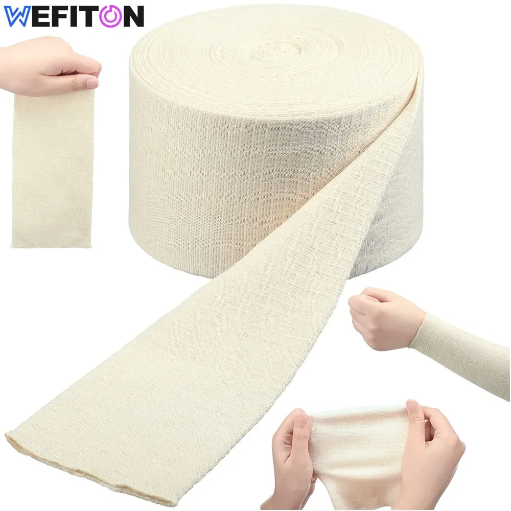 Bendaggio elastico aiuto con lesioni alle mani bendaggio di una mano di