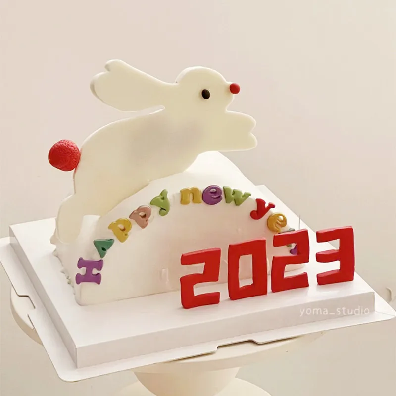 

Новинка 2023, Топпер для торта с Новым годом, декоративные украшения, мультяшный маленький кролик, акриловая пробка для торта, брендовые товары для выпечки десертов и капкейков