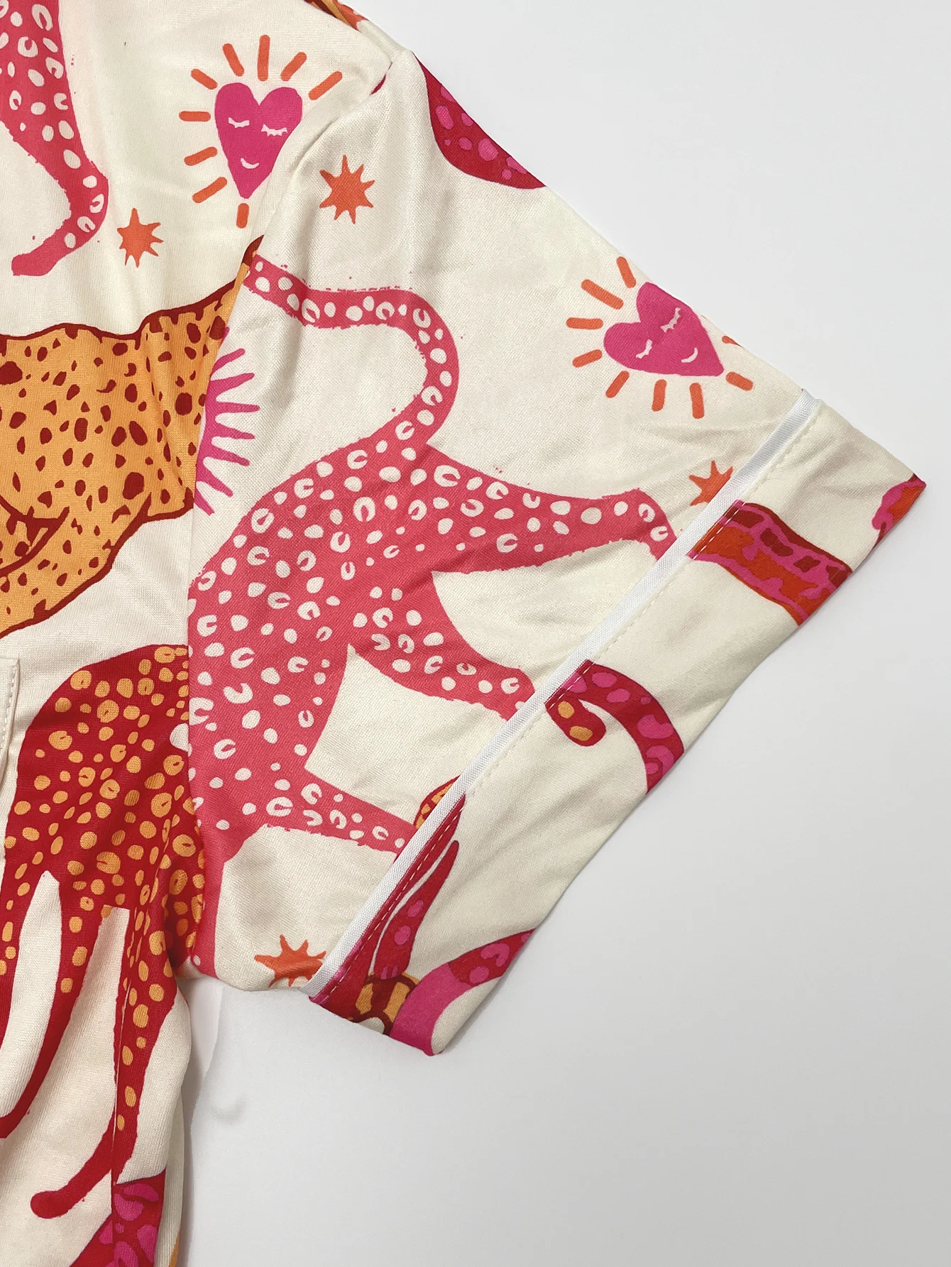 Pijamas Femininos de Tamanho Padrão para Primavera e Verão, Estampados com Animais, Confortáveis e Casuais, com Mangas Curtas e Amarração nas Costas 4