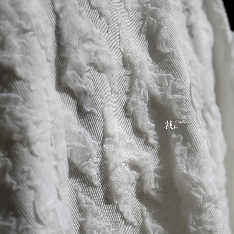 

Cloud layer Original 3d heavy texture air double jacquard pleated texture white clothing designer fabric for patchwork