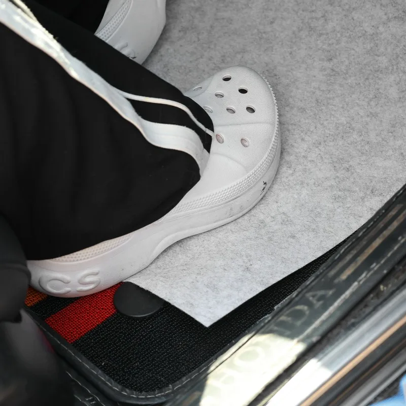 Disposable Felt Car Floor Mats Universal Waterproof All-Weather Liner Thick Absorbent Protective Cover Car Interior Accessories