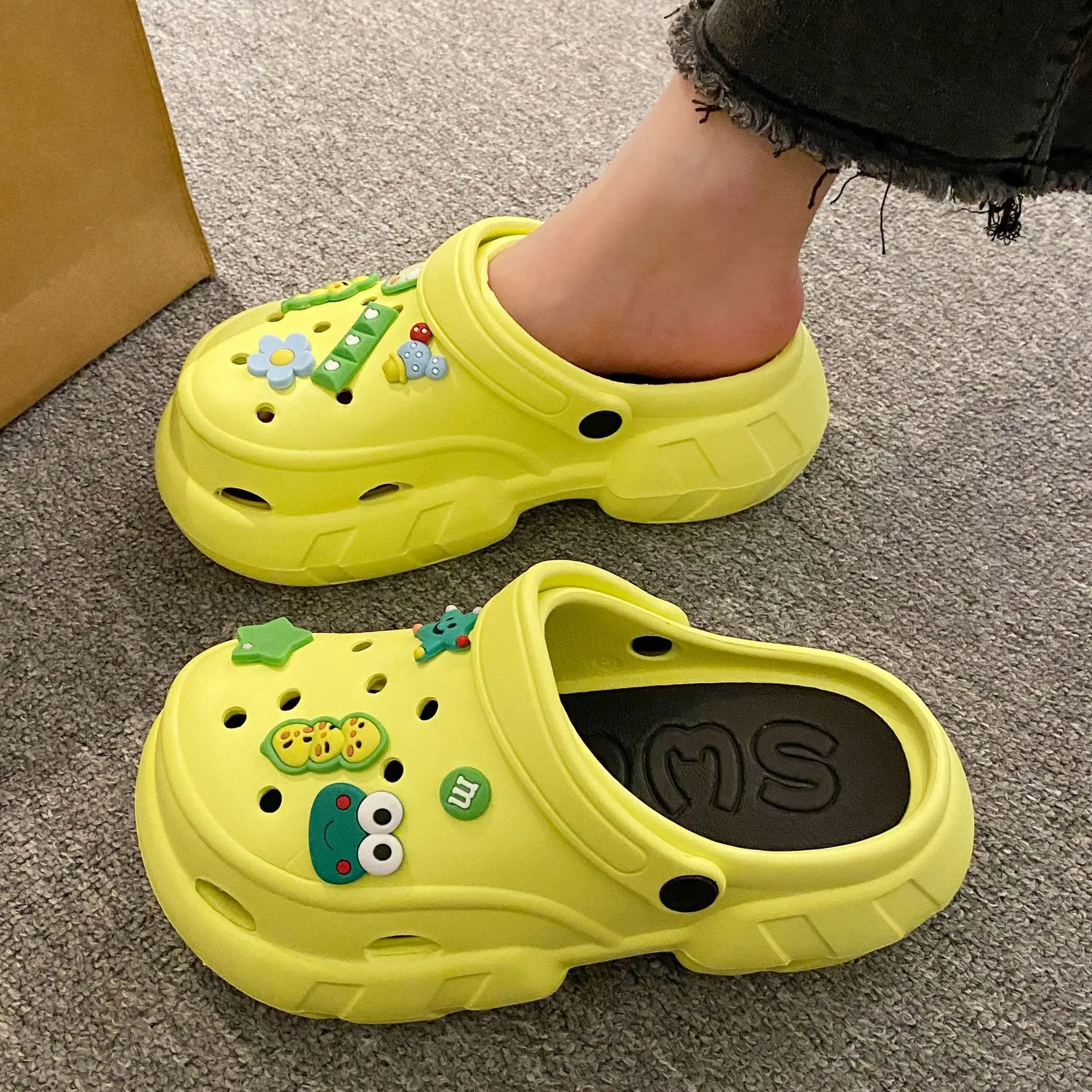 2024 New Sandals DIY Cute Cartoon frog Clogs Women 5cm Platform Beach Slippers Cave Hole Female Garden Shoes For Students Girls