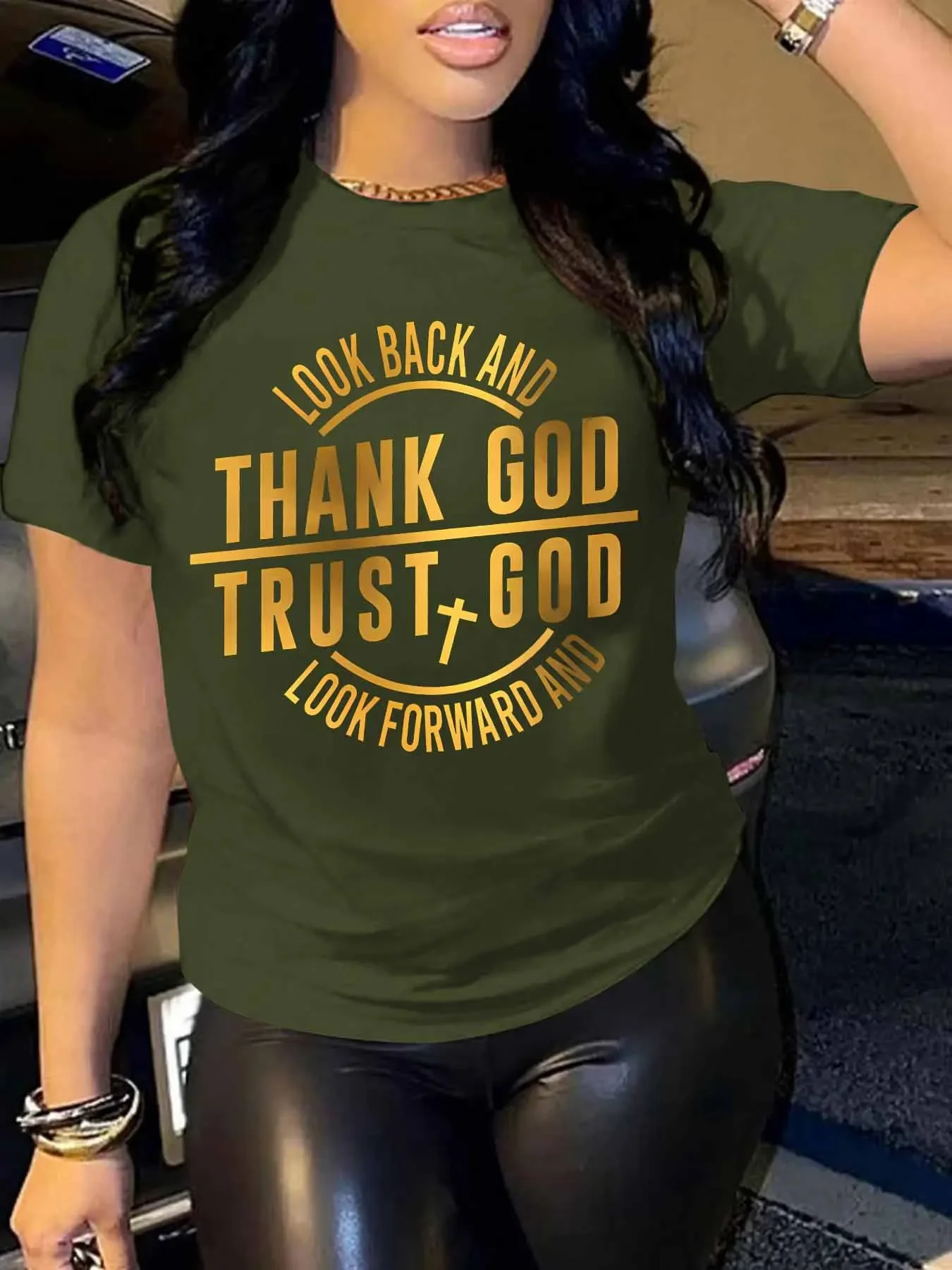 

Футболка женская летняя с коротким рукавом и принтом «Thank God Trust God»