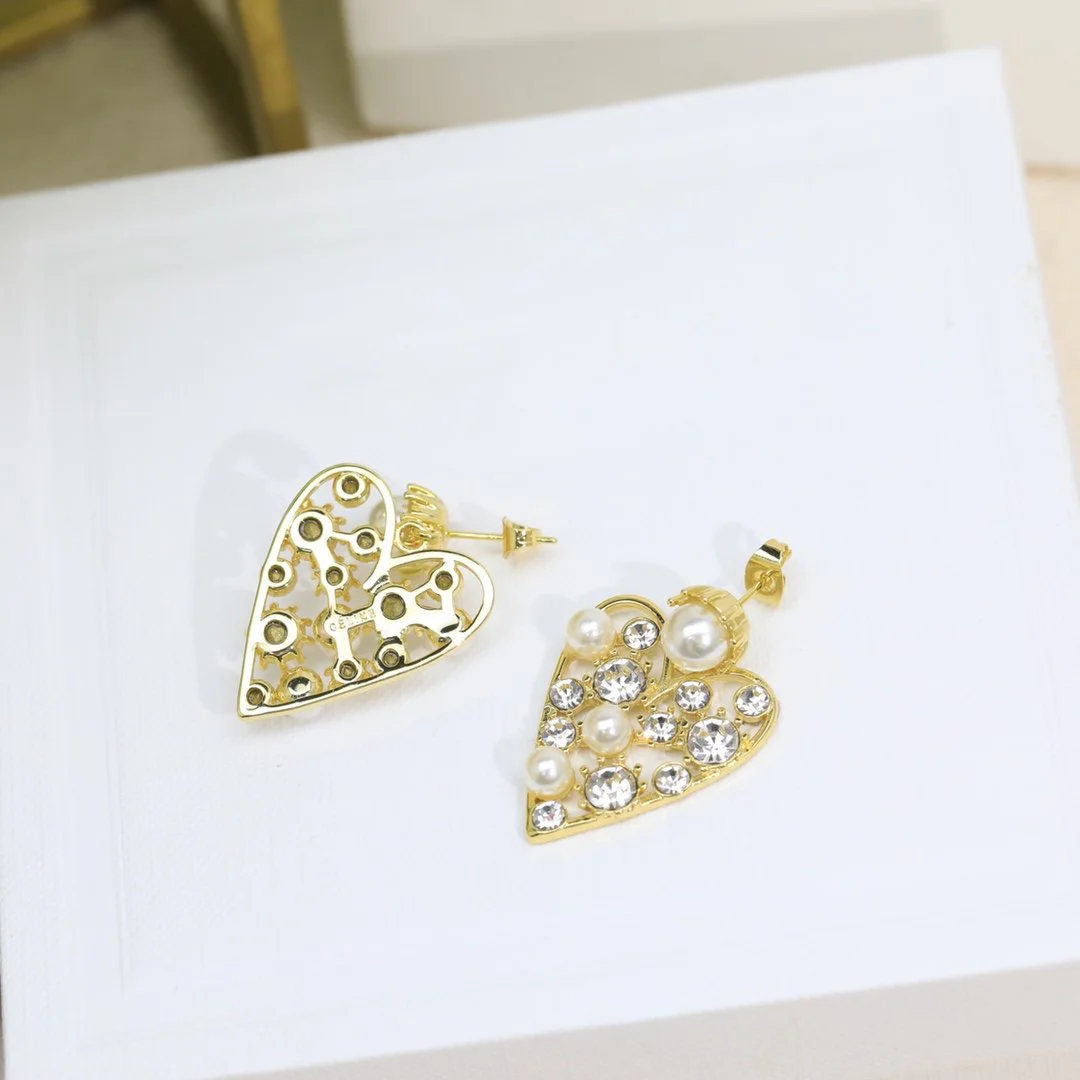 2022 Brand Brand European And American Fashion Pearl Earrings Artistic Temperament  Beautiful And Generous For PartiesEar Studs
