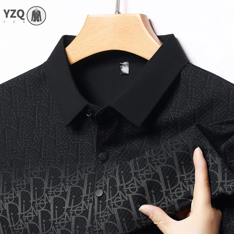 Polo a Maniche Corte da Uomo Business Casual con Logo Jacquard su Tutta la Superficie, Design Traspirante in Rete, Bottoni Rotondi, per Ufficio e Uso Quotidiano - immagine 4