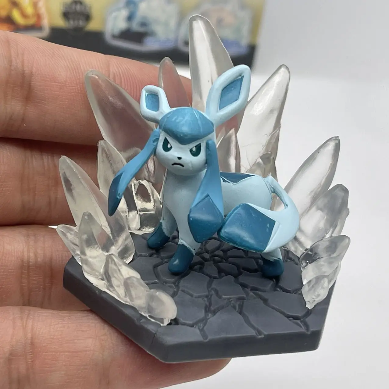 Neu auf Lager Anime-Fähigkeitsszene Battle7 Blind Box Fire Vs Ice Eevee Nine Tailed Actionfigur Schreibtischdekoration Überraschungsgeschenk für Fans – Detail 7