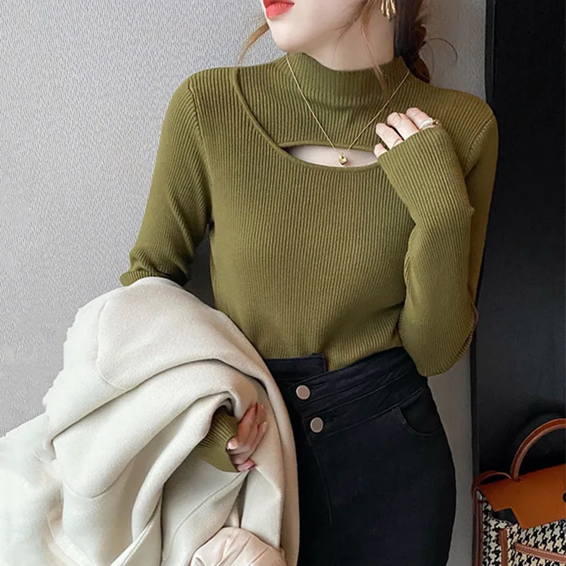 

Knitted withahalf-turtleneck for autumn and winter, the slim fit looks skinny and sticky sweater with a top underneath and outer