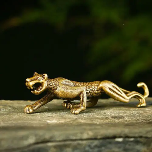

Fine Chinese brass leopard pure copper antique bronze tabletop statue Sculpture