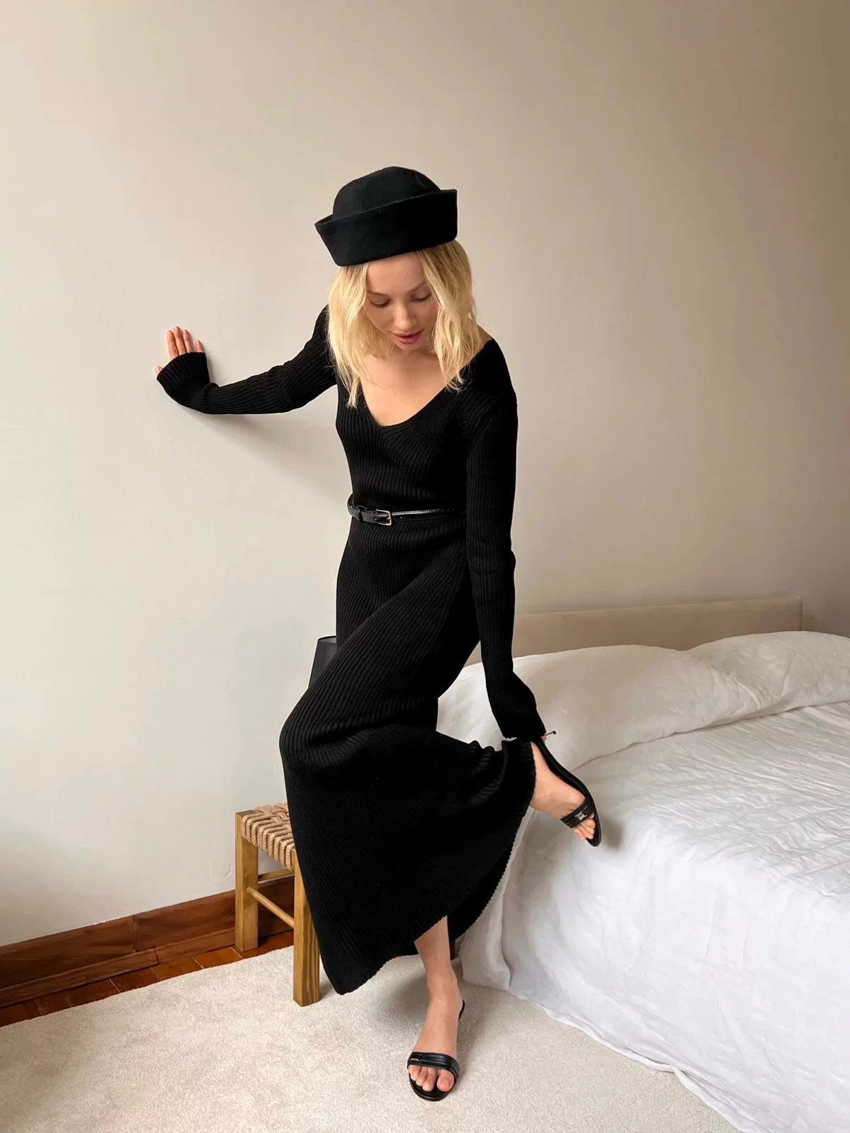 Elegant Black Knitted Maxi Dress Solid Long Sleeve Plunging V Neck Bodycon Women Fall Winter Sweater Bodycon Jumper Dresses