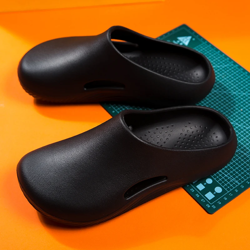 Soft Slippers Summer Slippers Anti Slip Sandals Men Slippers WaterProof Anti Skid Chef Shoe Breathable Slip on Casual Home Slippers Lightweight Beach Sandals Male Garden Clogs