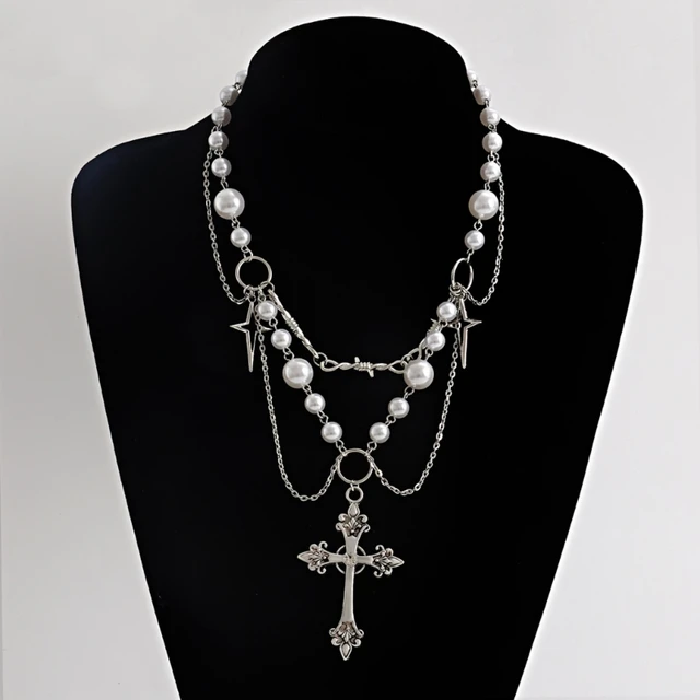 Another outfit post featuring my new gothic rosary and watch chiain :  r/GothFashion