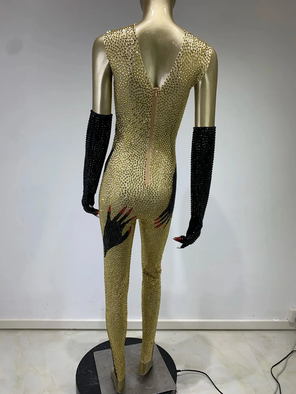 Рисунок 3 - Женский соблазнительный комбинезон 2023 года