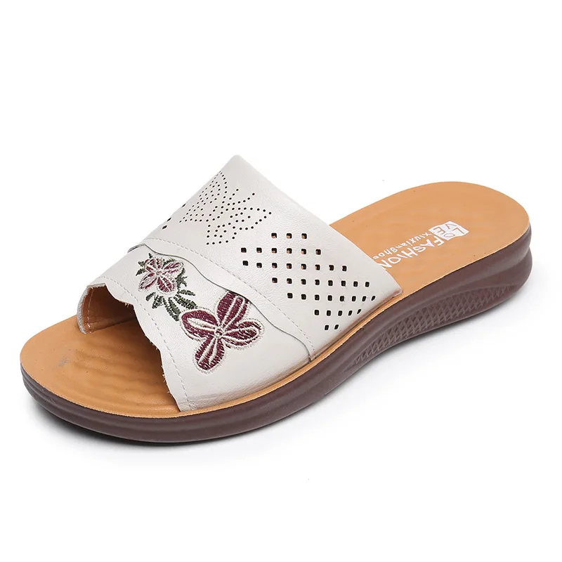 summer new fashion casual non-slip sandals soft bottom comfortable middle-aged sandals large size black woman