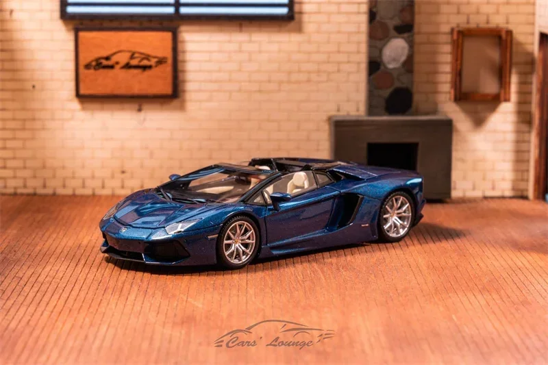 Pre-order) Cars' Lounge 1:64 Aventador Roadster LP-700