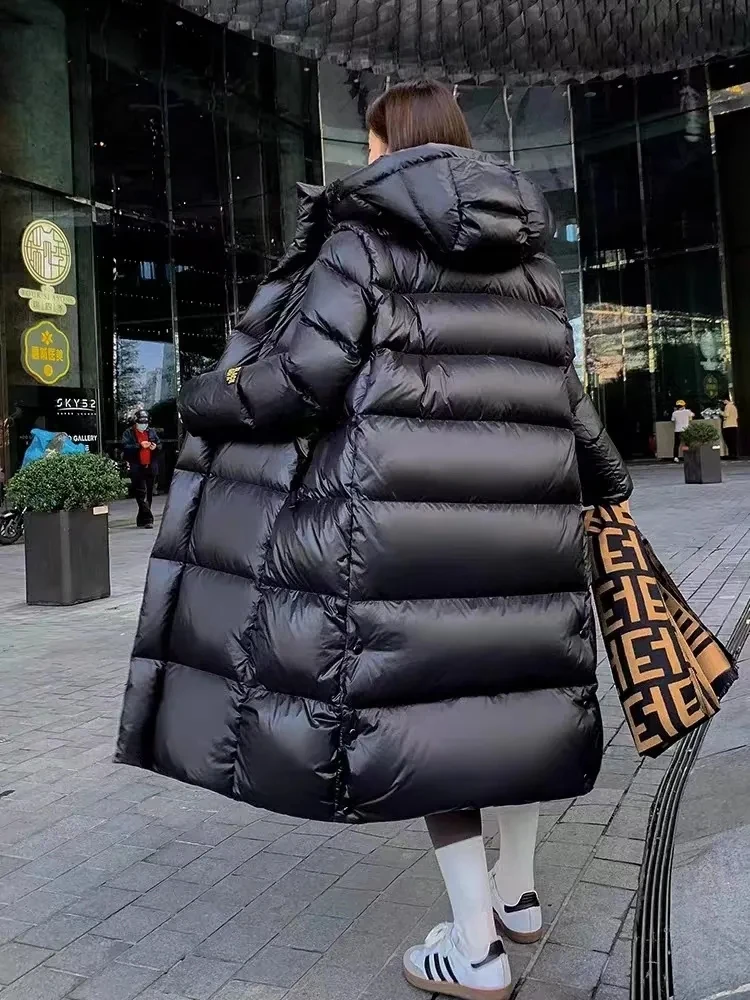 

Женский пуховик с капюшоном и меховым воротником