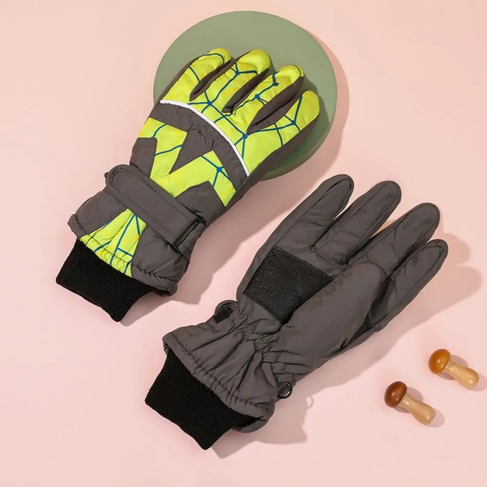Waterproof Children Snow Mittens Thicken Windproof Winter Snowboard Gloves Elastic Thermal Outdoor Thermal Gloves Winter Season