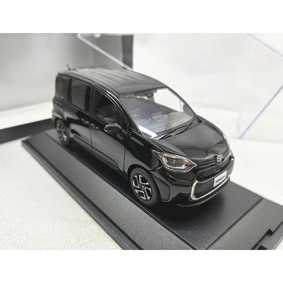 3D MAXpider KAGU Black R1 | 23-24 Toyota Crown (L1TY30411509)