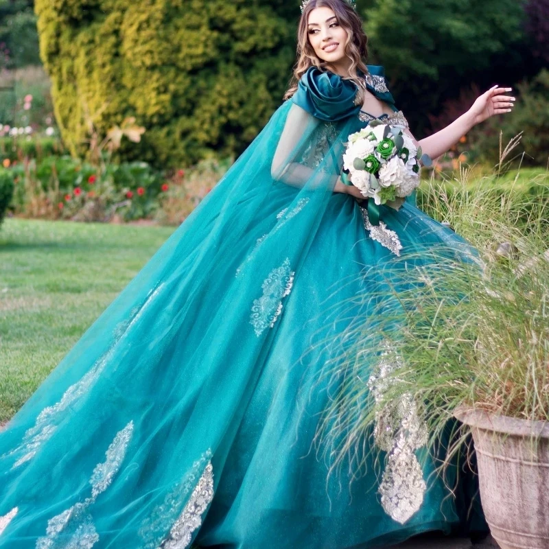

Green Sweetheart Shiny Ball Gown Quinceanera Dresses Applique Lace With Cape Formal Vestido De 15Anos Quinceanera Princess Party
