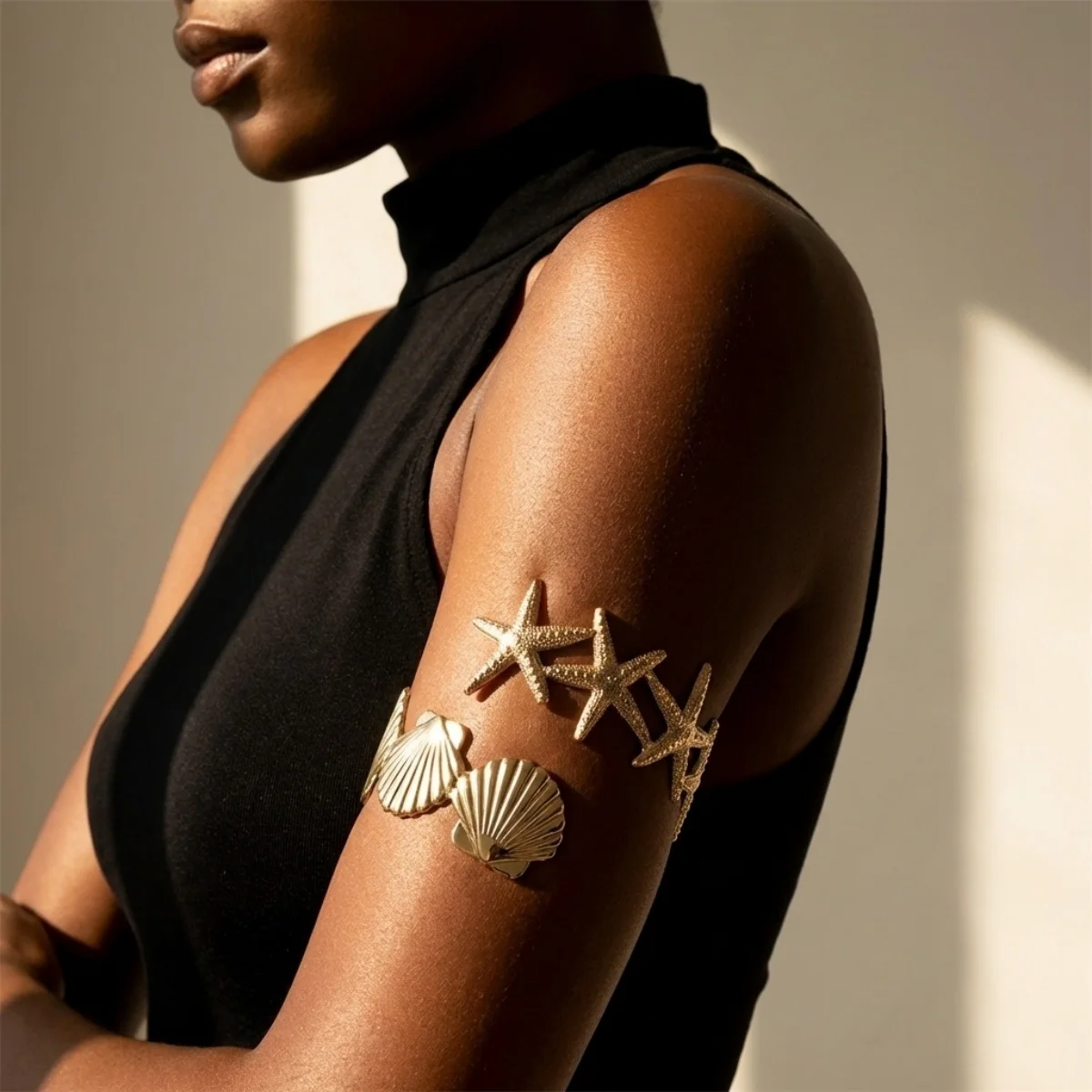 Metallische Seestern-Muschel-Armreifen für Damen und Herren, strukturierte Muschel-Stern-Armreifen, offener Armreif, Sommer-Strandparty-Schmuck – Detail 5
