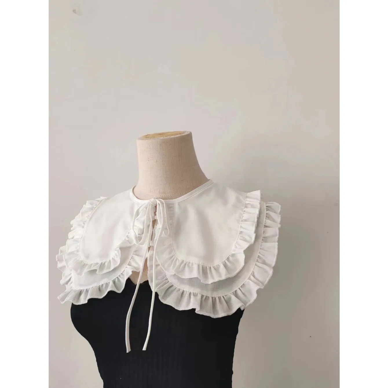 Damski uniwersalny podwójny kołnierzyk z falbankami, imitacja kołnierzyka typu doll collar, duży kołnierz, koronkowy szal, modny dodatek dekoracyjny.
