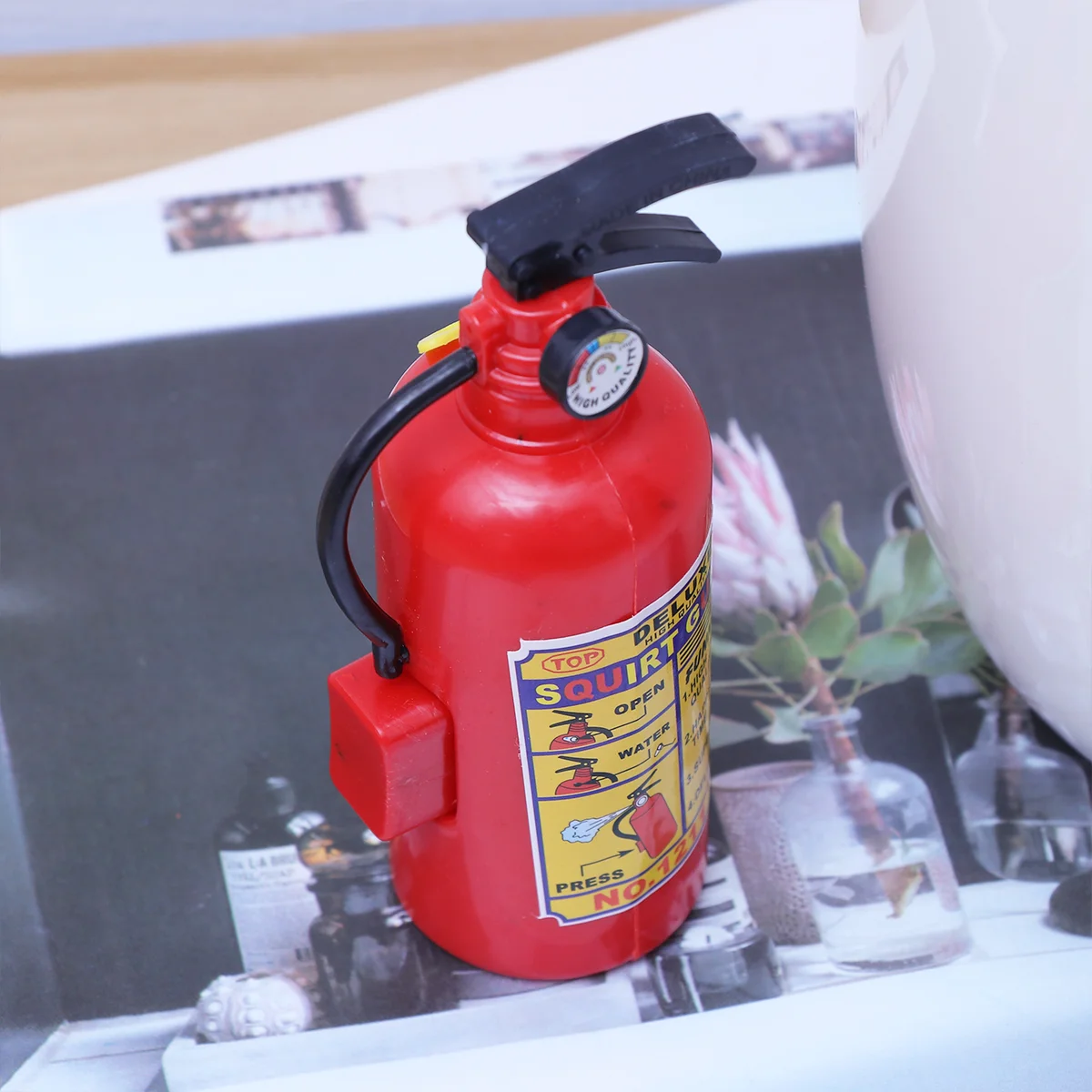 Novelty Toy Fire Extinguisher Water Toy Summer Beach Bath Swim for Kids Play Children Boys Girls Gift Toys (Red)
