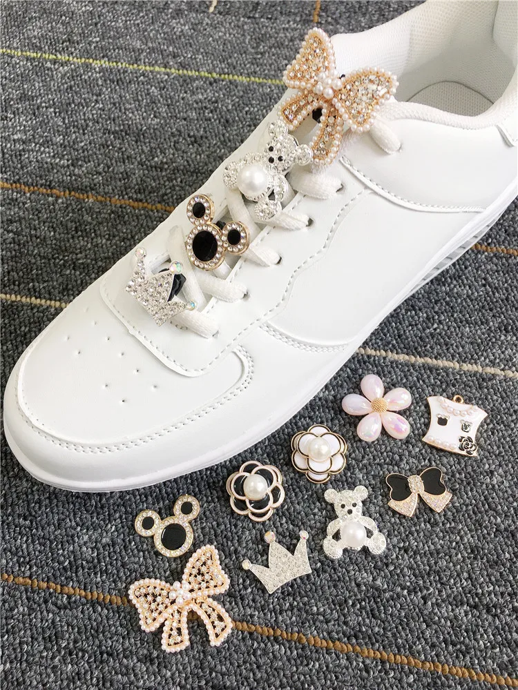 breloque chaussure accessoire chaussure boucle chaussure Bijoux de  décoration de chaussures, Original, bricolage, lacets, accessoires,  baskets, breloques, strass, boucle en métal, décor, cadeau de fête pour  filles - AliExpress