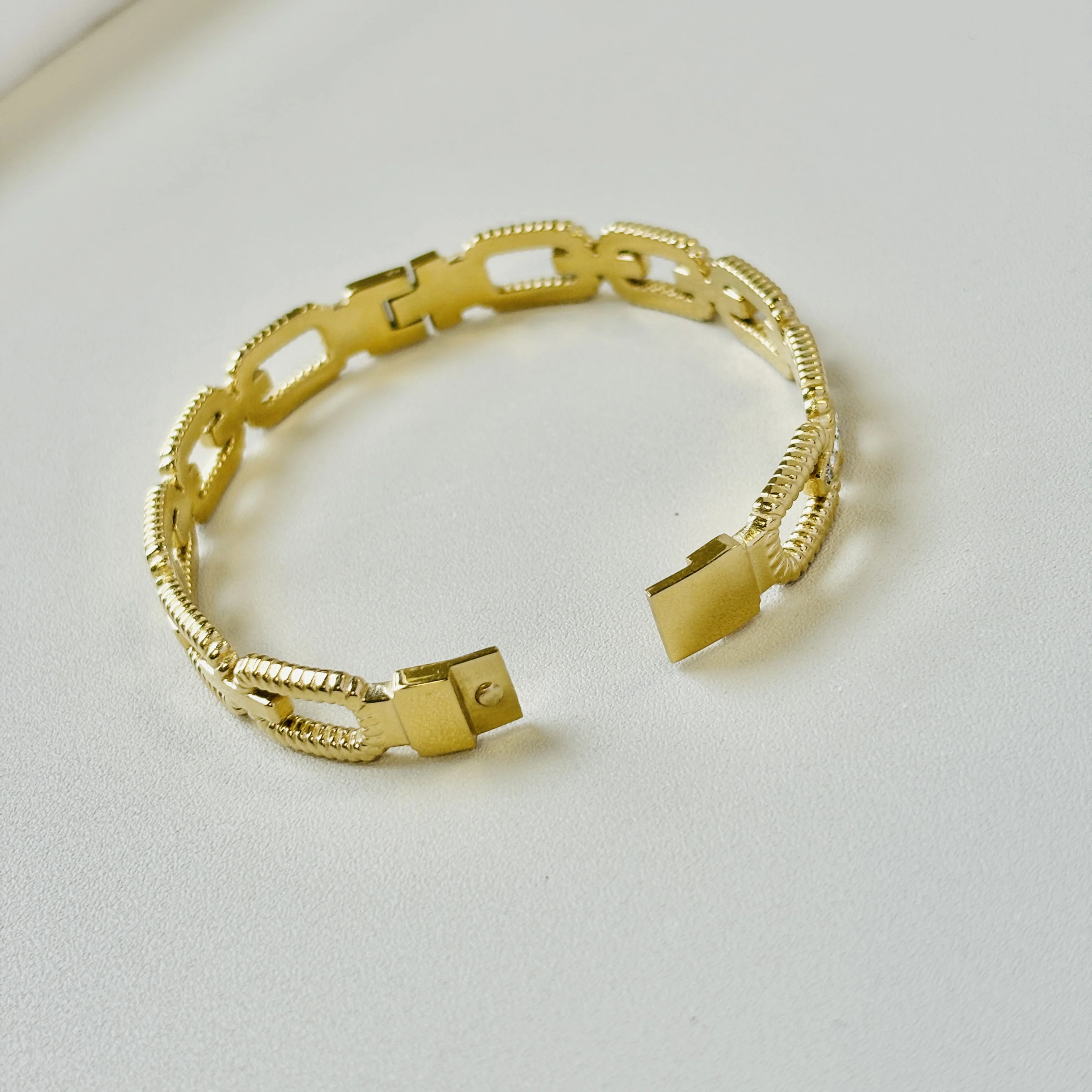 Exquisite Rhinestone Geometric Stainless Steel Bangle Bracelets for Women Gold Plated Charm Bracel 4