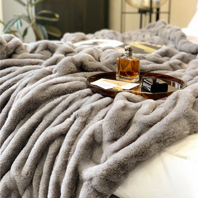High-end Faux Rabbit Fur Warm Winter Blanket Soft Thicken Warmth Blankets  for Beds Comfortable Skin-